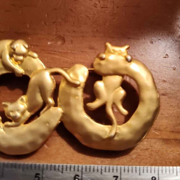 Vintage JJ Jonette 4 Playing Cats Brooch Pin - Picture 2 of 6